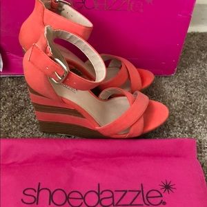 Shoe Dazzle Coral wedges 5 1/2